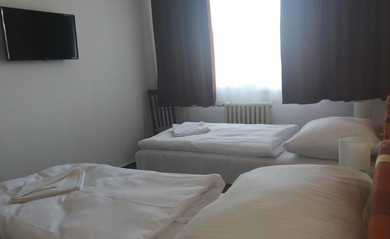 Penzion Institut Košice Esterno foto